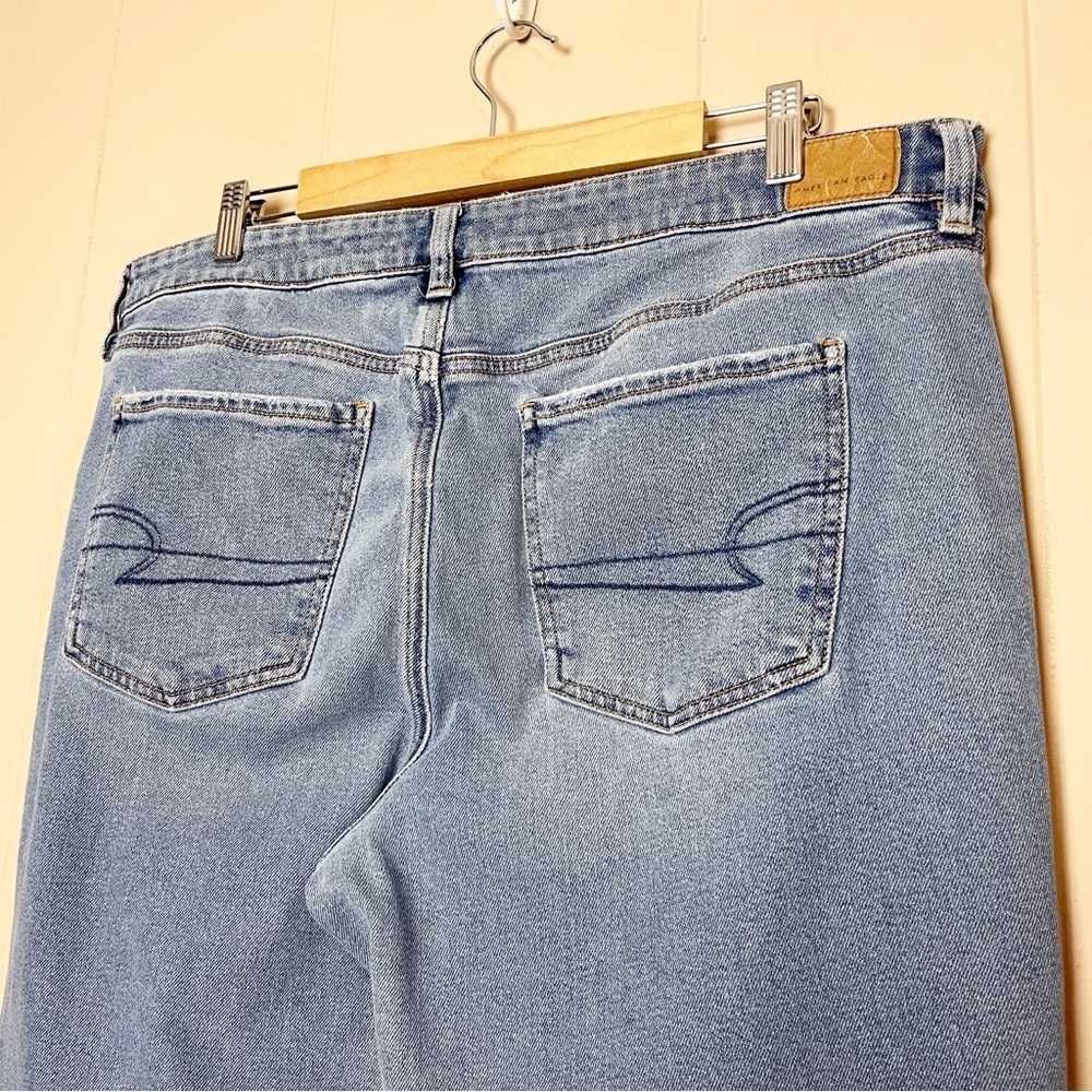 American Eagle Tomgirl Jeans 18 stretch light wash relaxed fit high rise waist - Picture 4 of 14